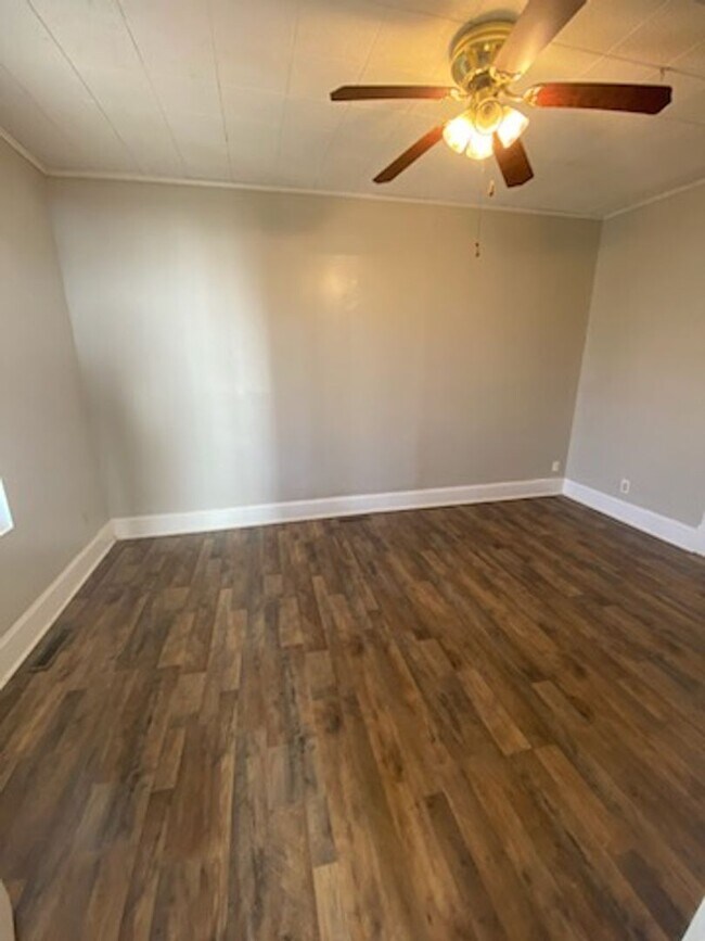 Foto del edificio - COMING SOON: CUTE 2 BEDROOM / 1 BATHROOM HOUSE IN WEBB CITY MO!!!