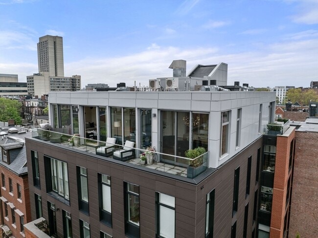 Building Photo - 7 E Springfield St
