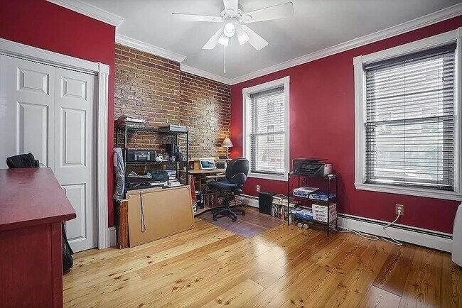 Building Photo - 104 Elm St