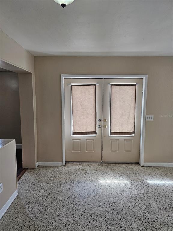 Building Photo - 7063 Holiday Dr