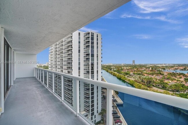 Foto del edificio - 20515 E Country Club Dr
