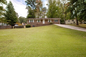 Building Photo - 1006 Hampton Ct NW