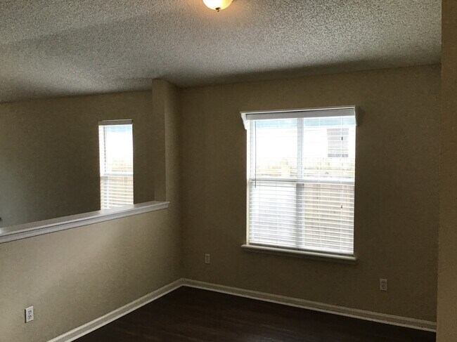 Foto del edificio - 2073 W Featherwood Drive