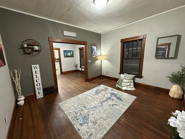 Building Photo - 2 bed, 1 bath home for rent in Waterloo