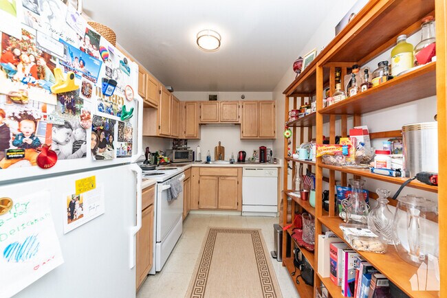 Building Photo - Beautiful 1B 1B condo with breathtaking ci...