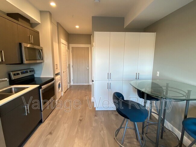 Photo du bâtiment - 925-925 Leon Ave