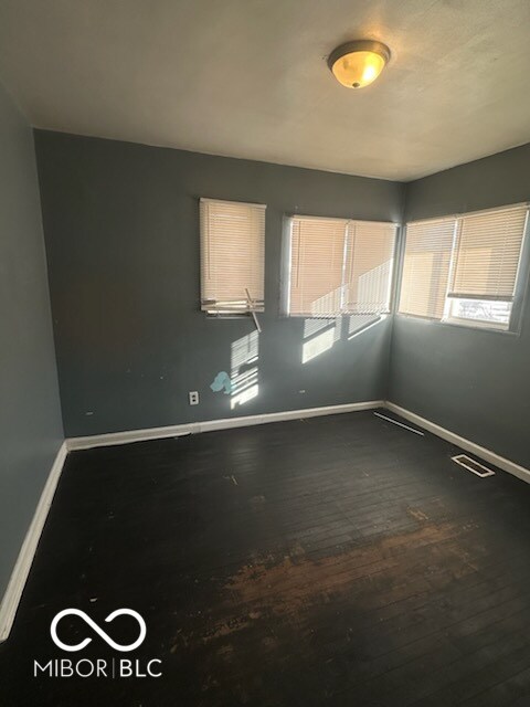 Foto del edificio - 3710 N Layman Ave