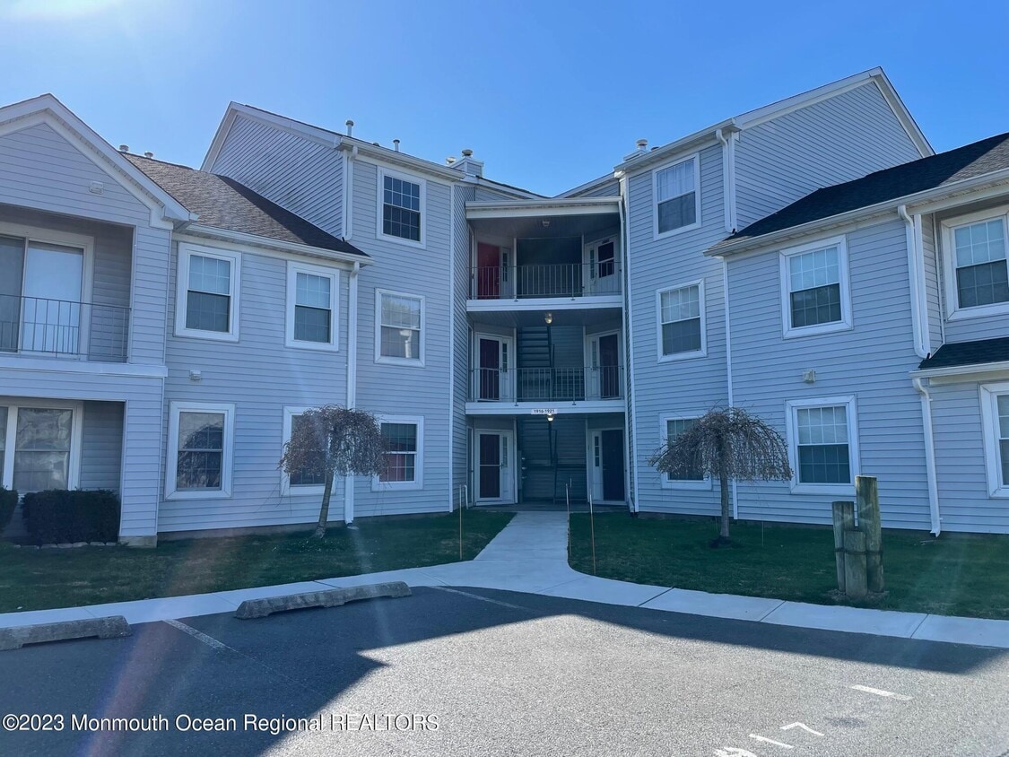 1920 Waters Edge Dr, Toms River, NJ 08753 Condo for Rent in Toms