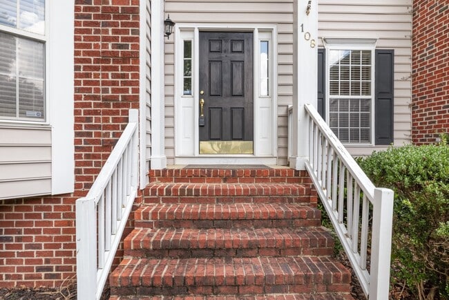 Foto del edificio - 108 Castlebury Creek Ct