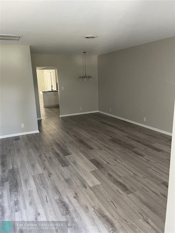 Foto del edificio - 1100 NE 23rd Terrace