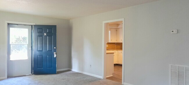 Building Photo - 1345 Highland Road