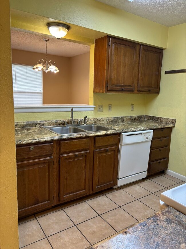 Building Photo - 6205 Sandlin