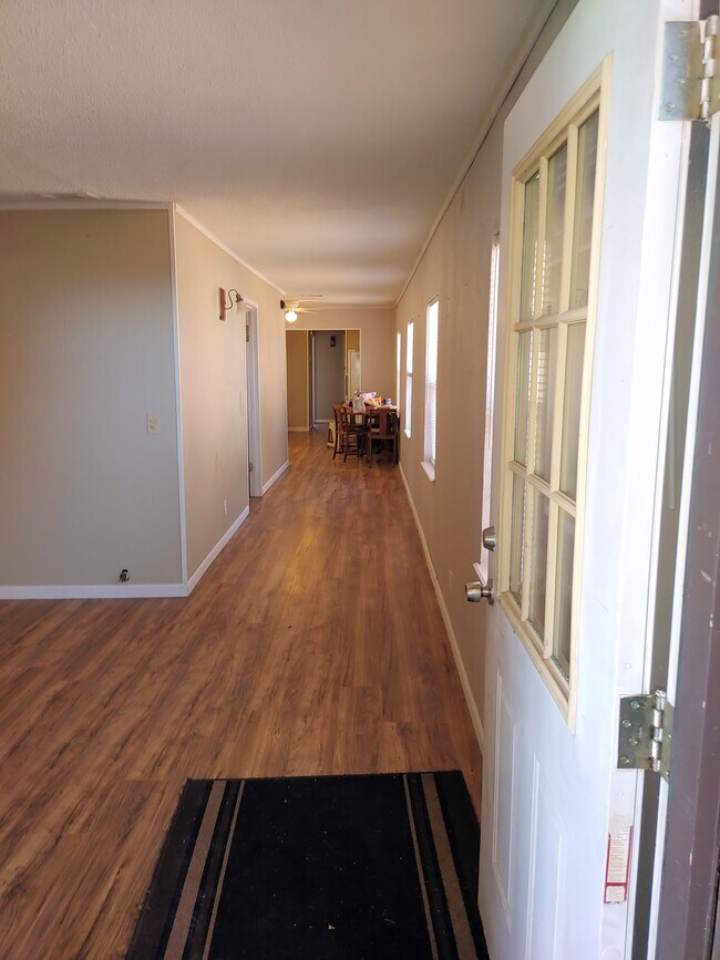 Entry Hall - 413 Brookside Rd