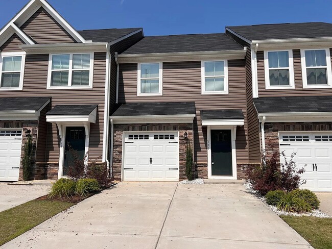 Building Photo - 131 Lilywood Ct
