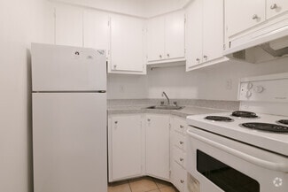 Building Photo - 2285 Rue St Mathieu
