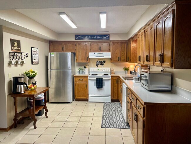 Building Photo - 408 Summerset Dr