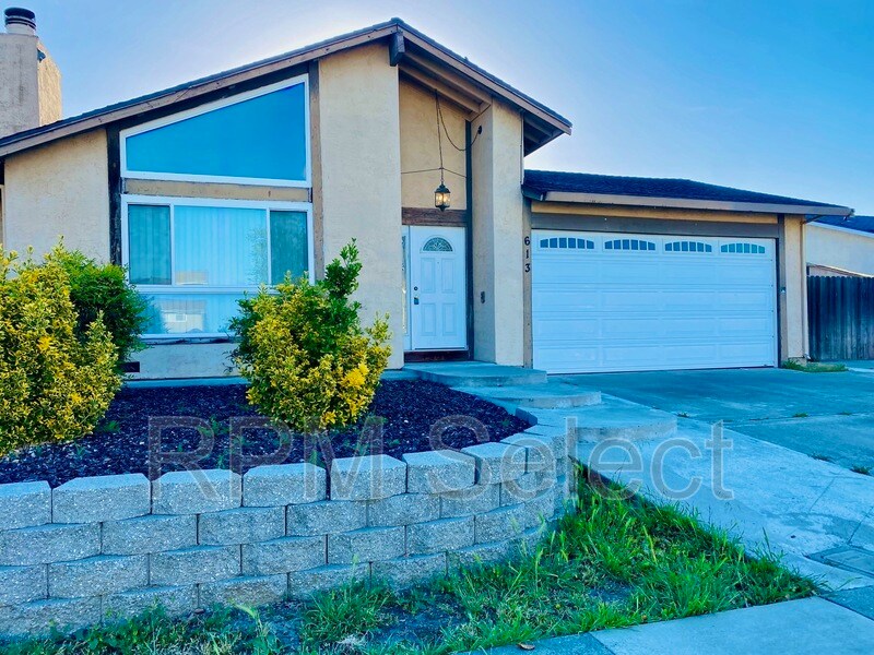 Primary Photo - 613 Crane Dr