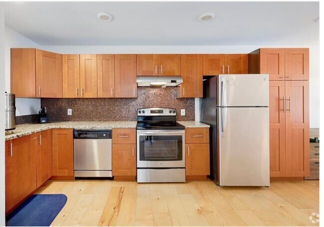 Building Photo - 909 Reinli St