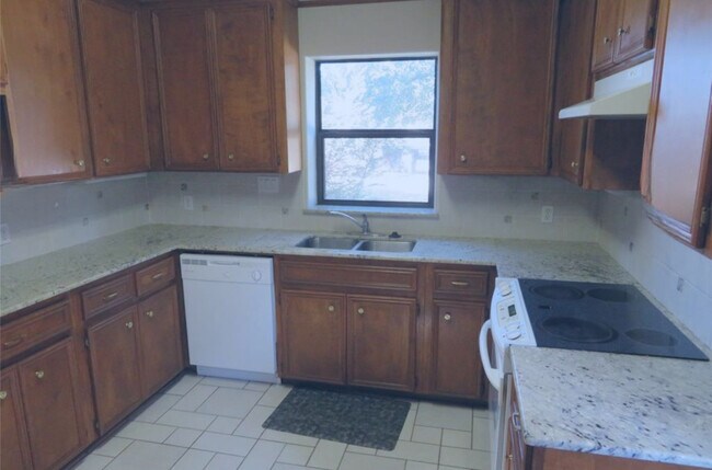 Building Photo - 13321 Lake Breeze Ln