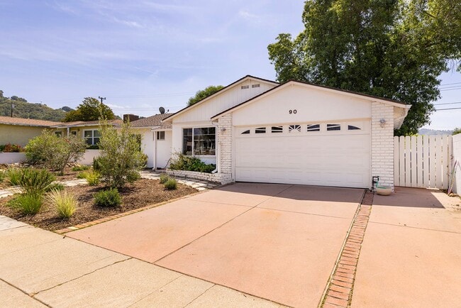 Building Photo - Oak View 3 bedroom 2 bath