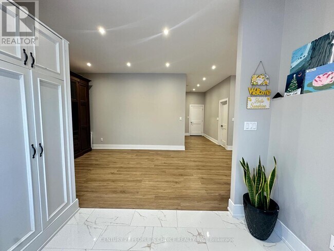 Photo du bâtiment - 171 Cornelius Pkwy