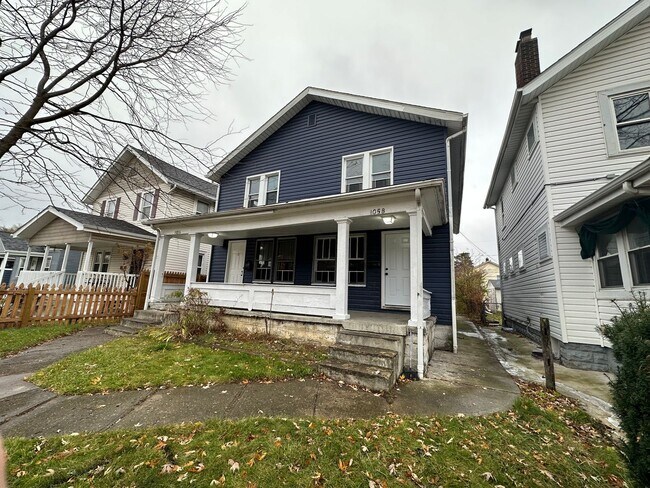 Building Photo - Inviting 3-Bed/1-Bath Duplex: Columbus Charm