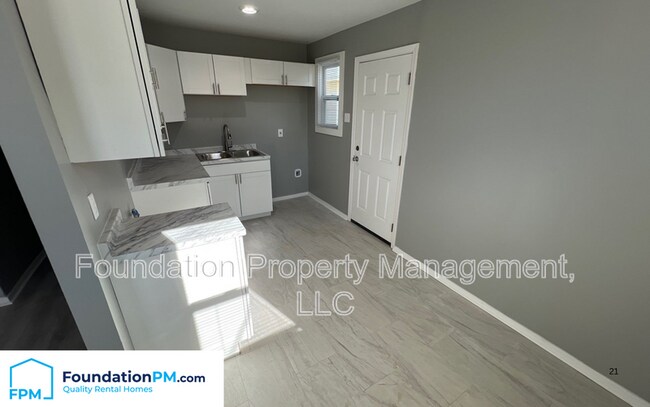 Building Photo - 1410 Lyceum Rd