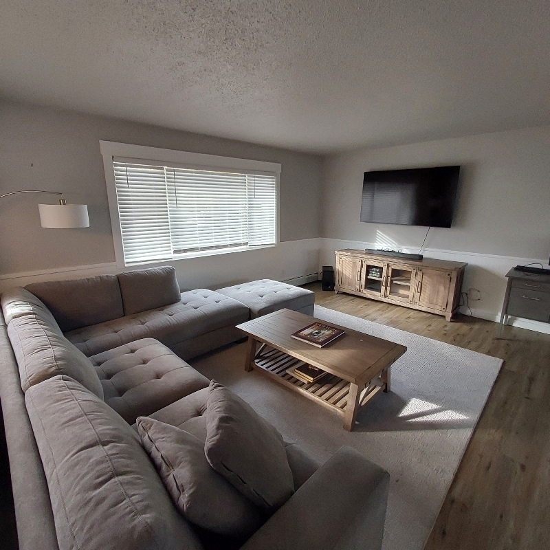 Primary Photo - 3209 Turnagain St