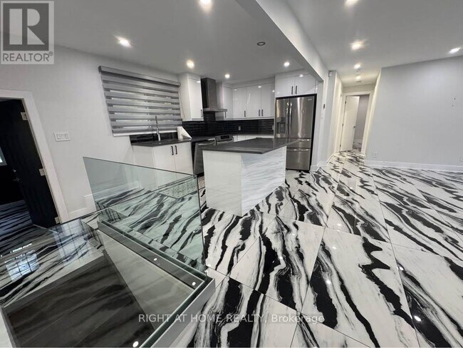 Building Photo - 1373 Normandy Crescent