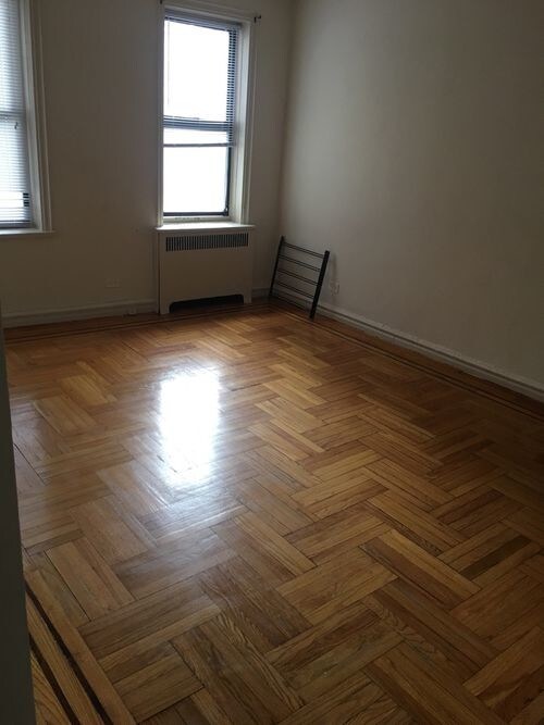Foto del edificio - 2330 Valentine Ave