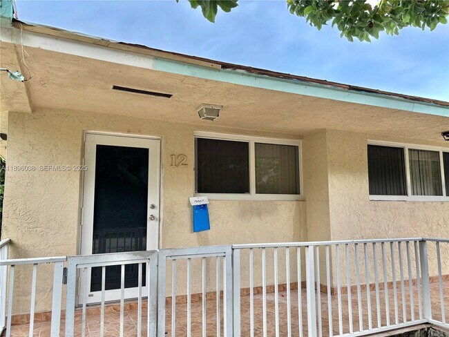 Foto del edificio - 12 Andros Rd