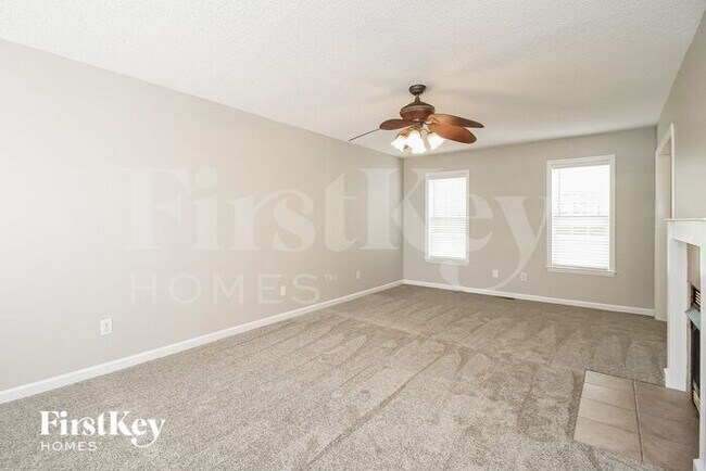 Foto del edificio - 6036 Holder Rd