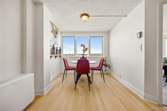Foto del edificio - 2225 Buchtel Blvd