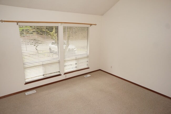 Foto del edificio - Lake Oswego South Shore Side Traditional