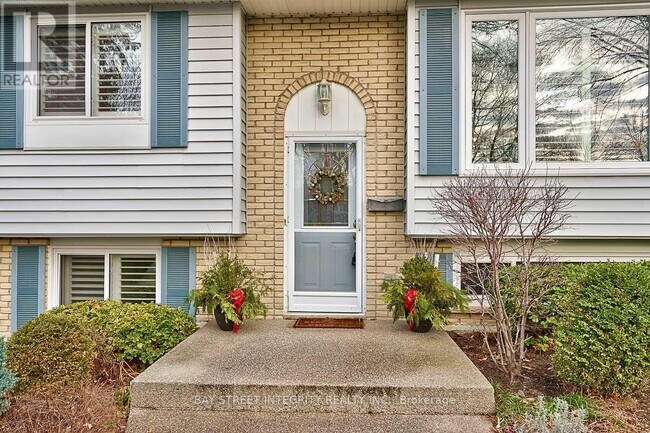 Photo du bâtiment - 1261 Richards Crescent