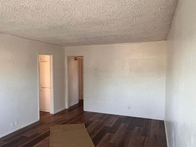 Building Photo - Updated 2 bed 2 bath Apartment for Rent Ma...