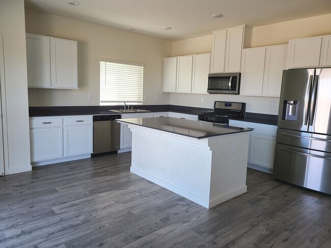 Building Photo - COMING SOON!!! Spacious Newer 4bd/2.5ba N Valleys Home!