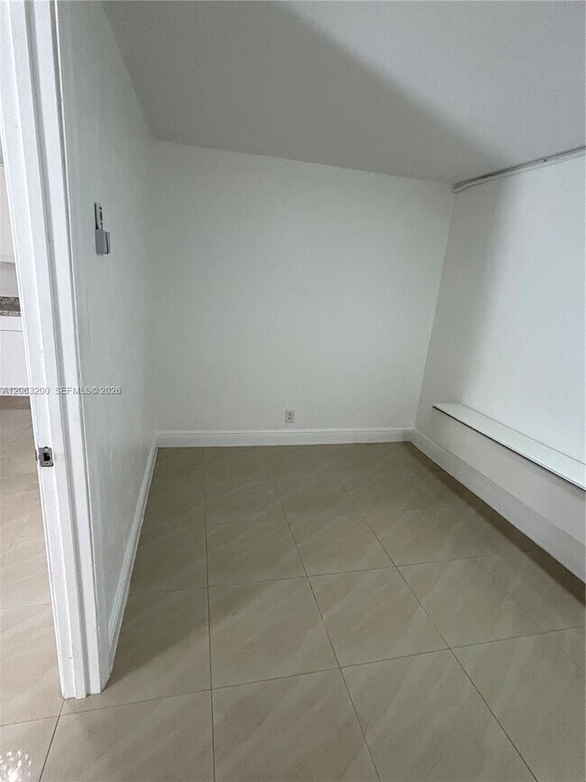 Foto del edificio - 3760 NW 197th St