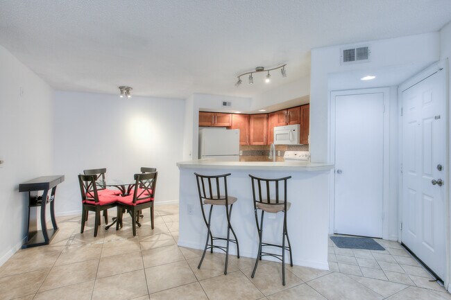 Kitchen/Dining - 663 Vista Isles Dr