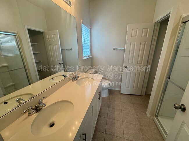 Foto del edificio - 8132 Cedar Lake Ln