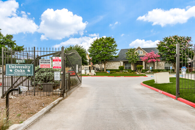 Building Photo - University Oaks Student Living