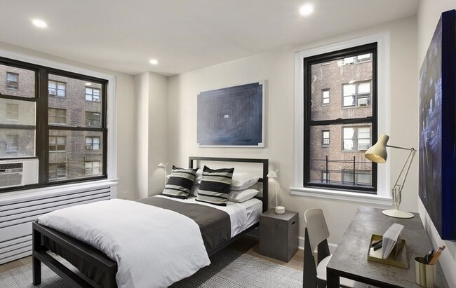 BEDROOM - 222 E 48th St