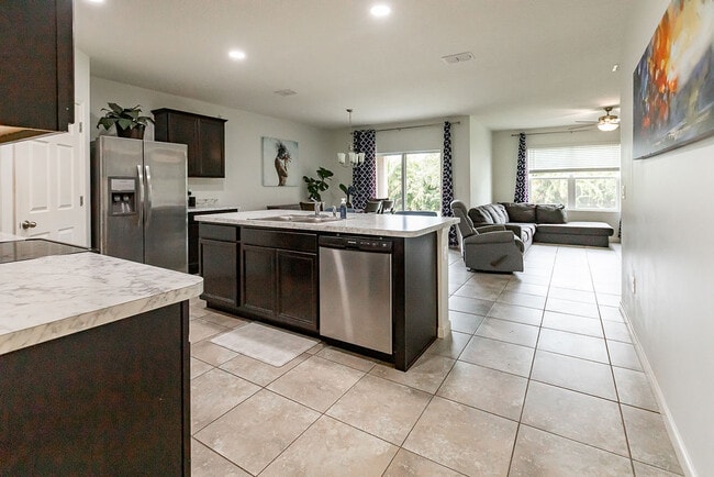 Building Photo - 1219 SW Patricia Ave