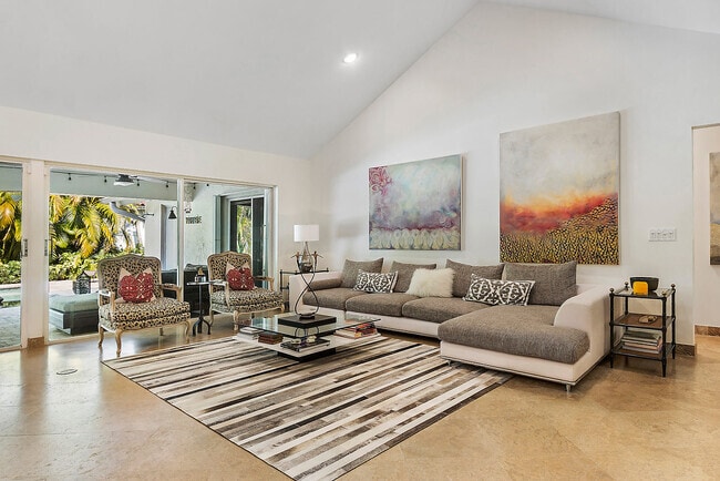 Huge Living room - 2535 NW 41st St House