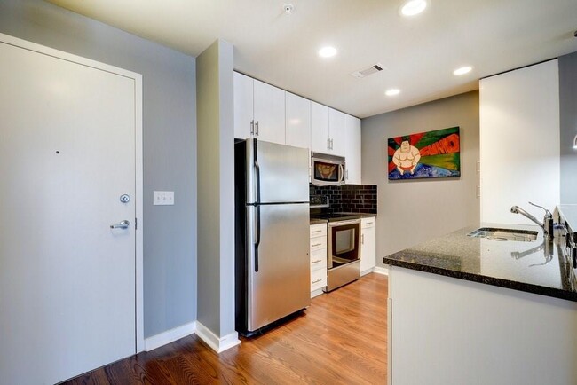 Building Photo - 360 Nueces St