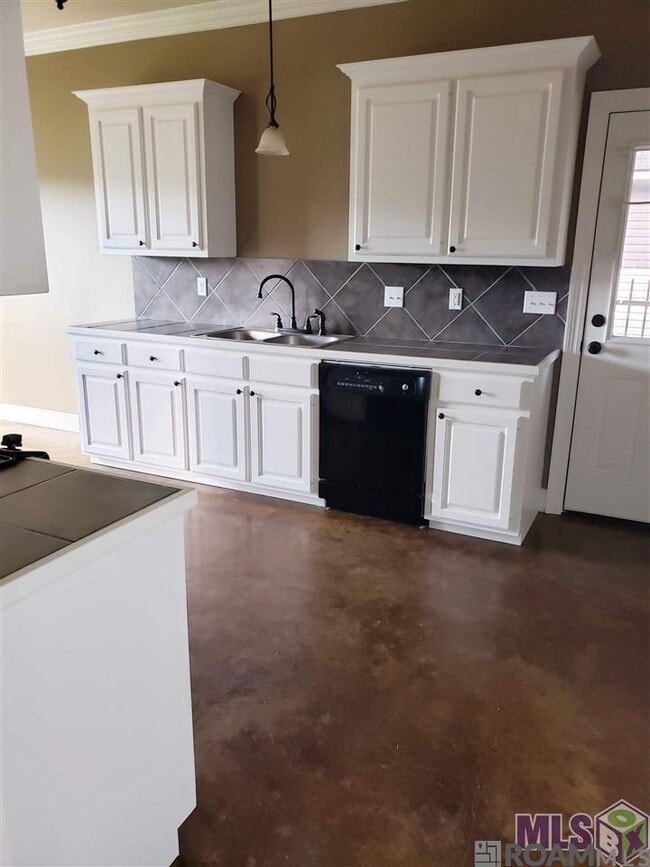 Building Photo - 32424 Creek Pointe Dr