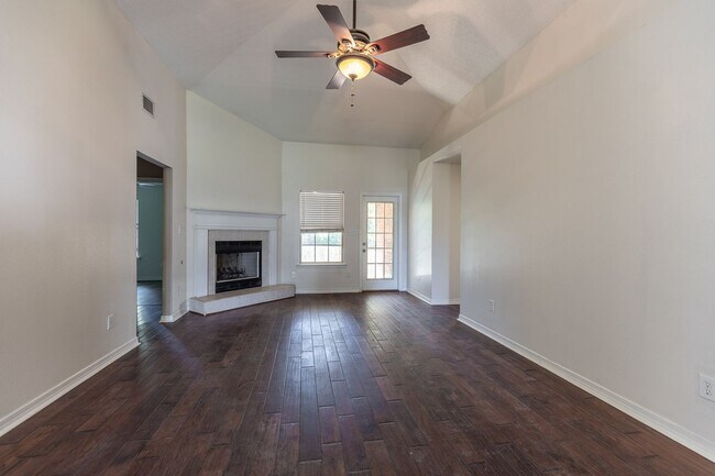 Foto del edificio - $1,800/month | 3 BD • 2 BA | No Pets