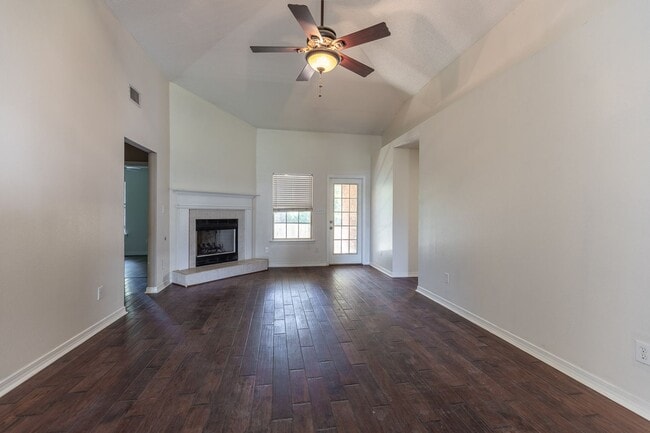 Foto del edificio - $1,850/month | 3 BD • 2 BA | No Pets