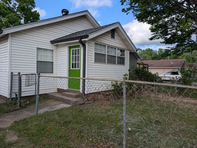 Foto del edificio - 1318 W Huntsville Ave