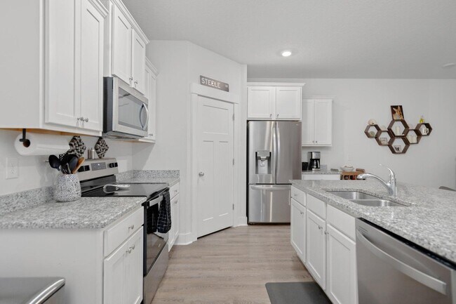 Building Photo - 6196 Jenks Dr